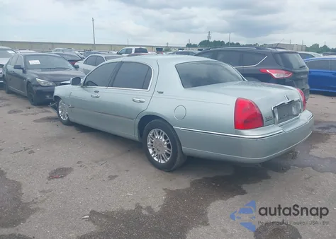 2007 Lincoln Town Car Signature Limited z USA, uszkodzony, nr VIN 1LNHM82W37Y613440